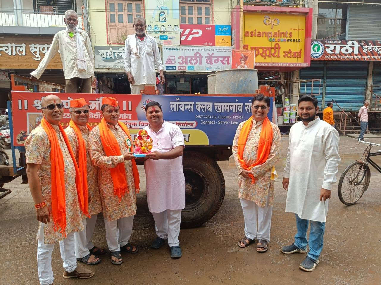 Nirmalya Collection and Ganesh Idol Immersion Drive by Ayyachi Kothi Ganesh Temple and Lions Club Khamgaon Sanskruti