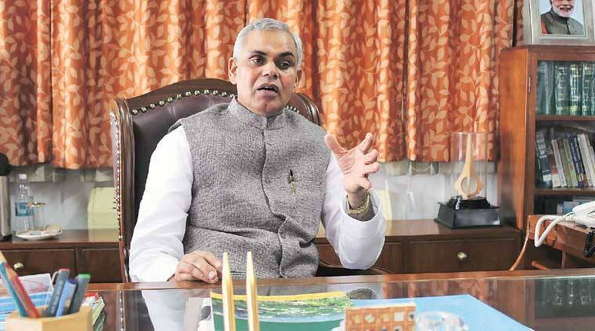 सीपी राधाकृष्णन के उपराष्ट्रपति चुने जाने के बाद गुजरात के राज्यपाल आचार्य देवव्रत ने महाराष्ट्र का कार्यभार संभाला