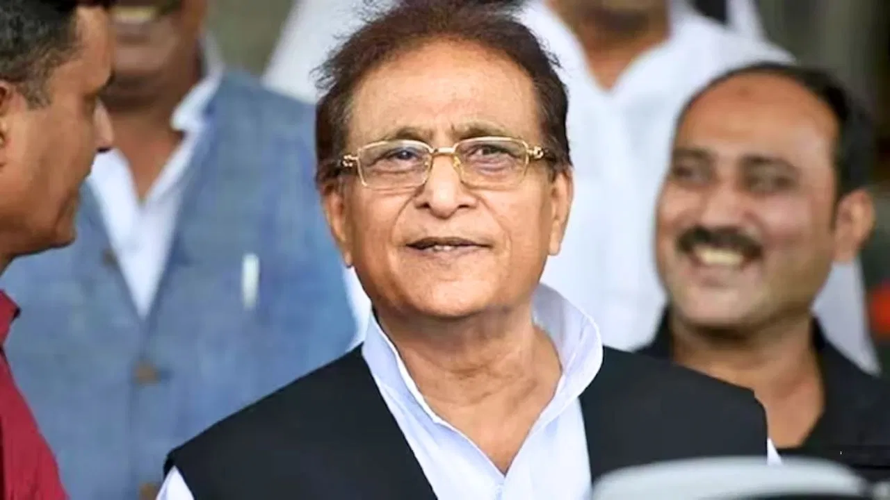 आज़म खान की रिहाई: सपा नेताओं की दूरी से राजनीतिक अटकलें तेज़, अखिलेश के बयान से मुस्कान