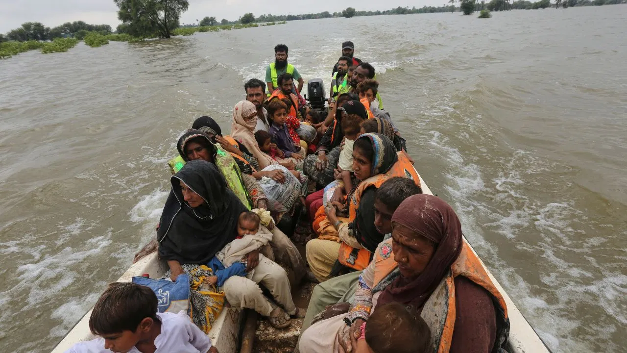 Floods Displace 2.1 Million in Pakistan, Over 900 Dead, Climate Emergency Declared