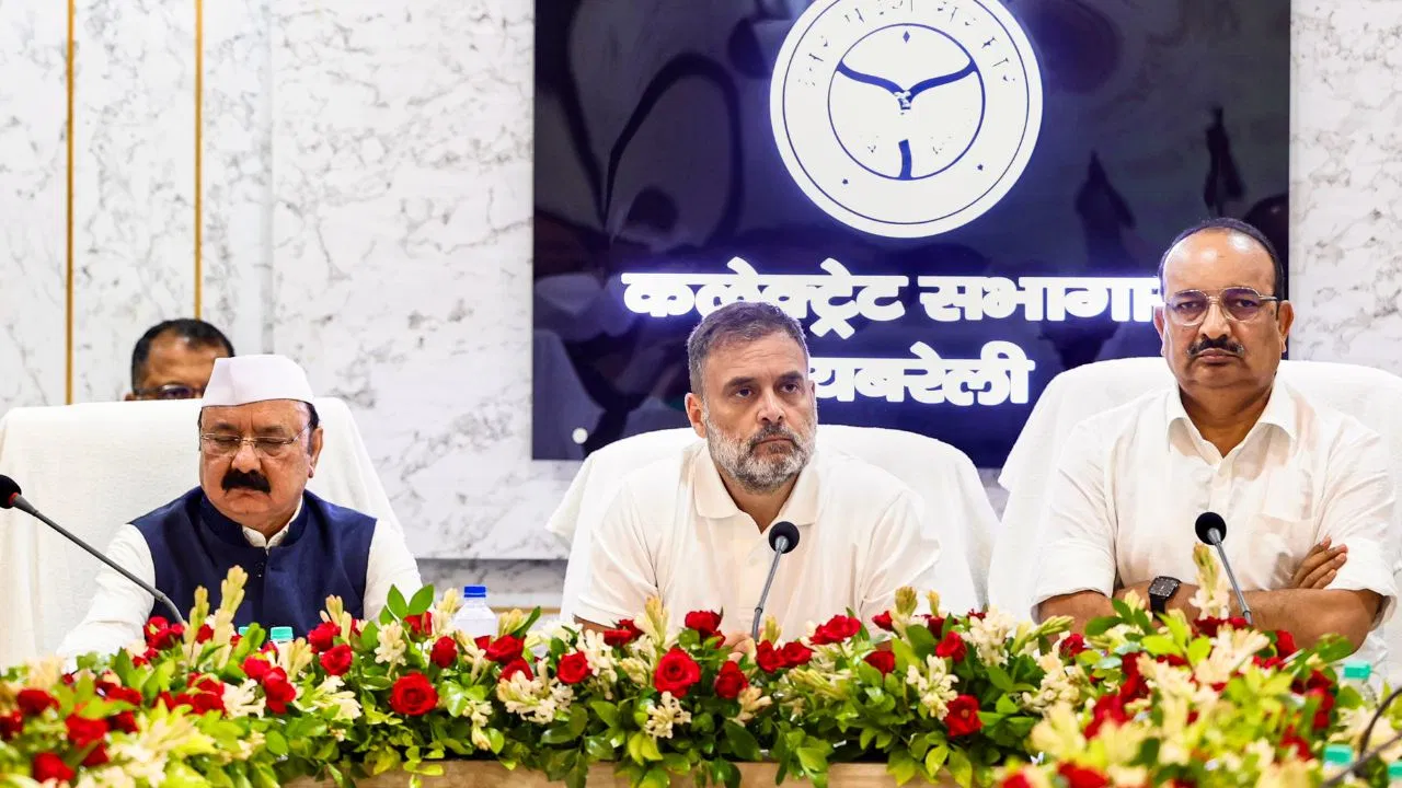 दादी और पिता की मौत पर राहुल, प्रियंका ने मांगे वोट… रायबरेली सांसद और मंत्री दिनेश प्रताप के बीच तीखी नोकझोंक