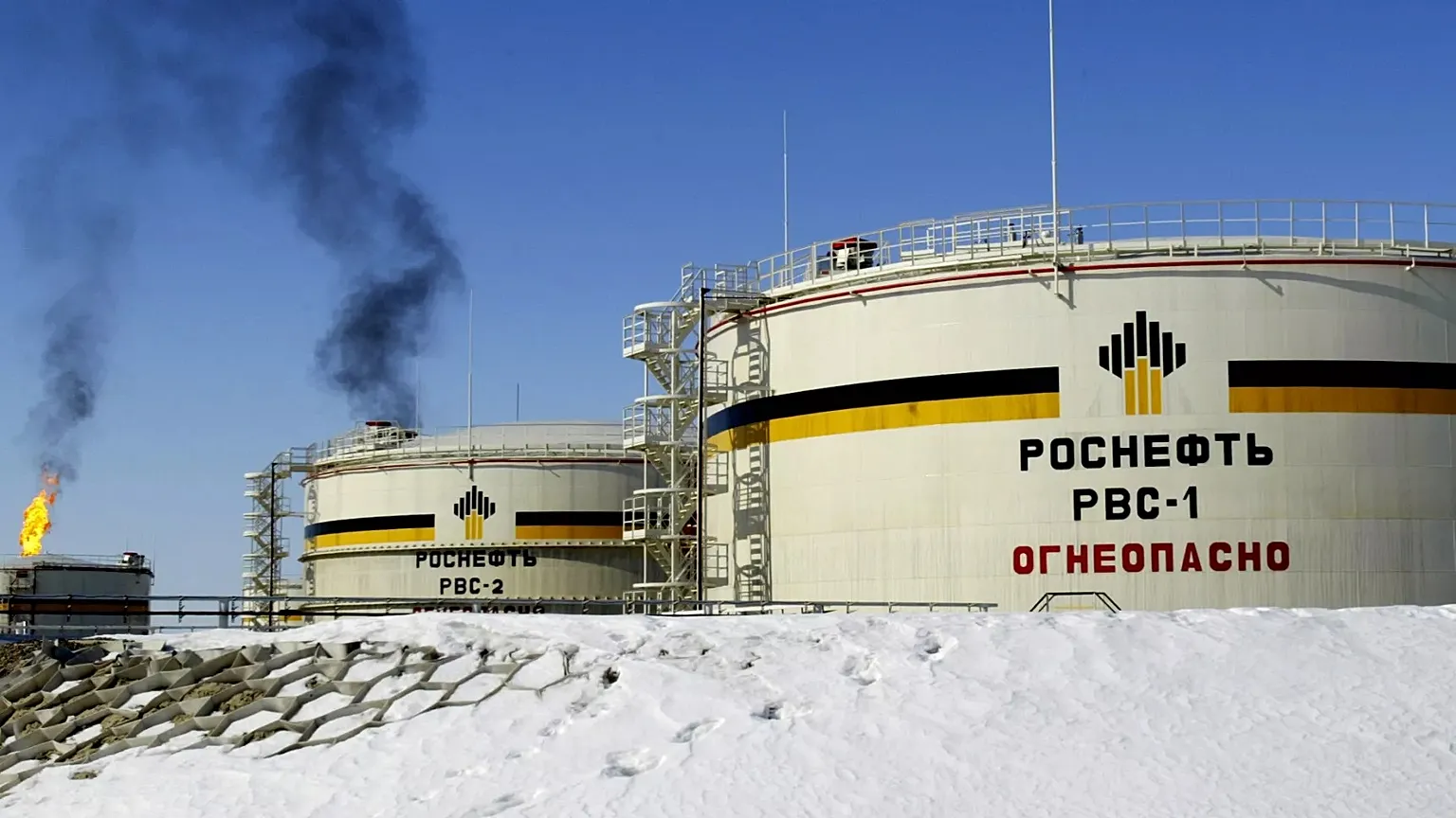 US Sanctions and India’s Reported Russian Oil Cuts Fuel Crude Price Surge