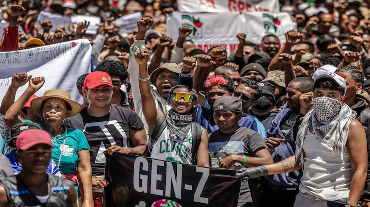 मेडागास्करमधील संकट: Gen-Z आंदोलने आणि संभाव्य सत्तापालटाच्या पार्श्वभूमीवर राष्ट्रपतींनी देश सोडला