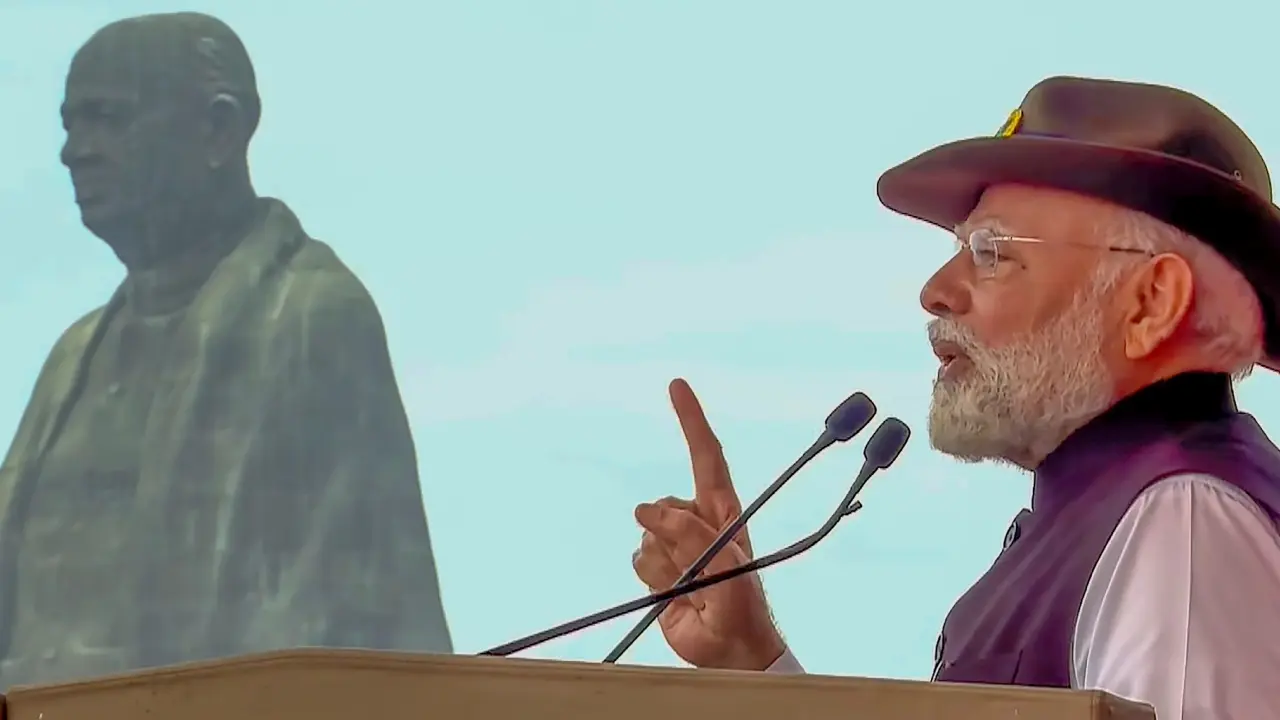 PM Modi in Gujarat: ‘Nehru Blocked Sardar Patel’s Plan to Integrate All of Kashmir into India’