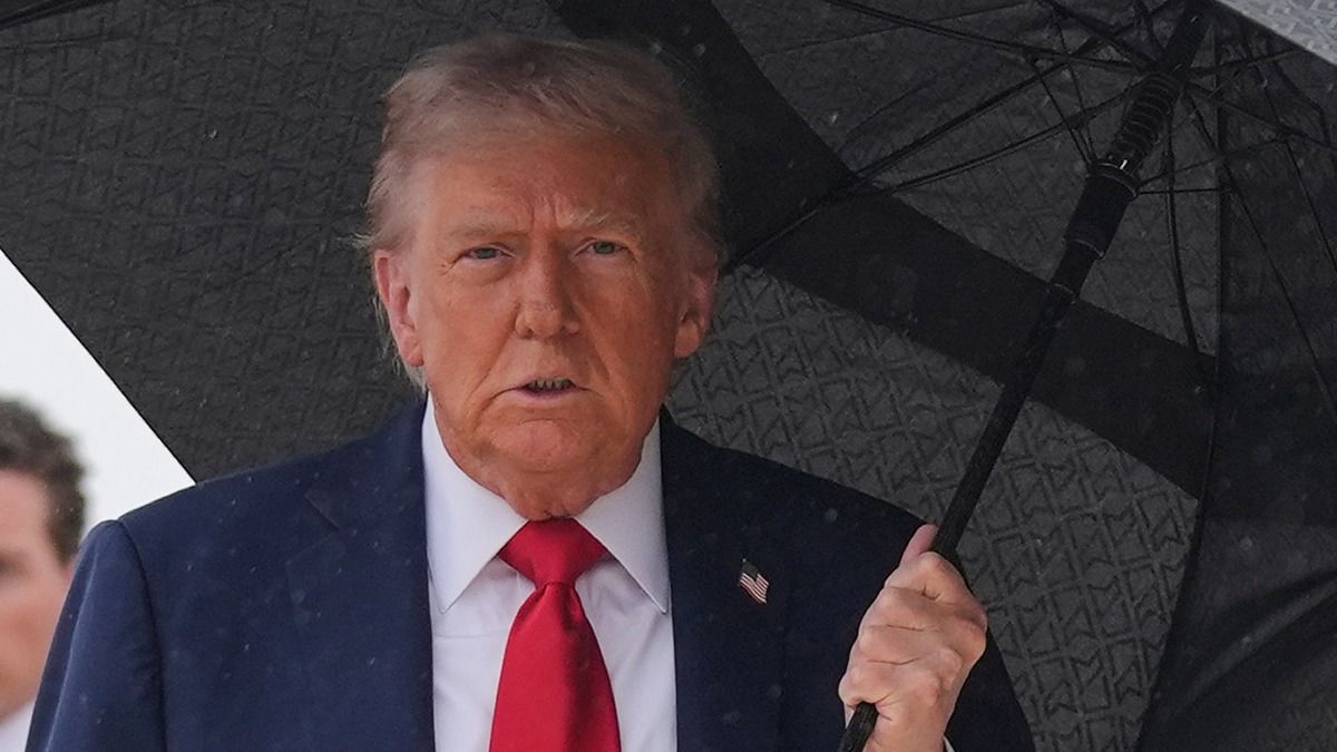 गाजा शांति समझौते के लिए मिडिल ईस्ट रवाना हुए ट्रंप, बोले ‘युद्ध खत्म हो गया’