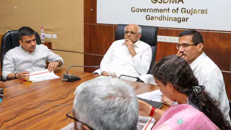 Gujarat Cabinet Resignation: All 16 Ministers Hand Over Exit to CM Bhupendra Patel