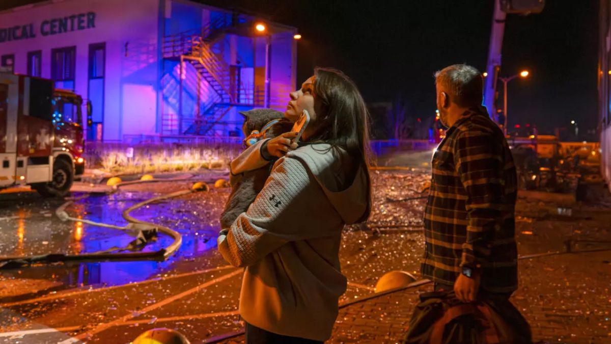 Deadly Russian Strikes Hit Ukraine While US Leads Peace Talks