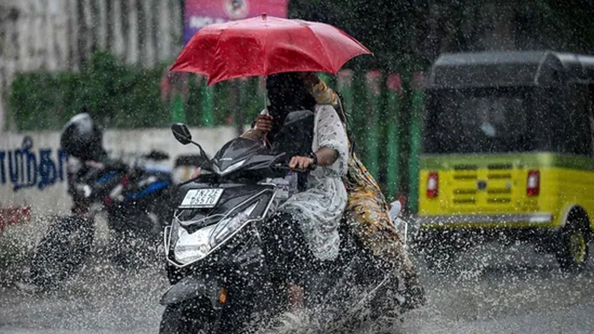Tamil Nadu rains: IMD sounds alert for Chennai and Puducherry; Schools announce holiday