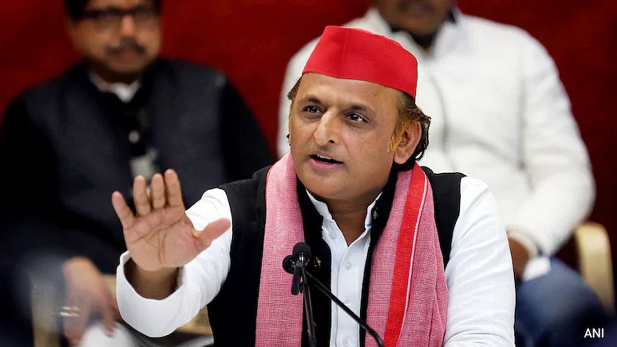 Sanchar Saathi App Row: Akhilesh Yadav Slams BJP, Cites “History of Espionage”