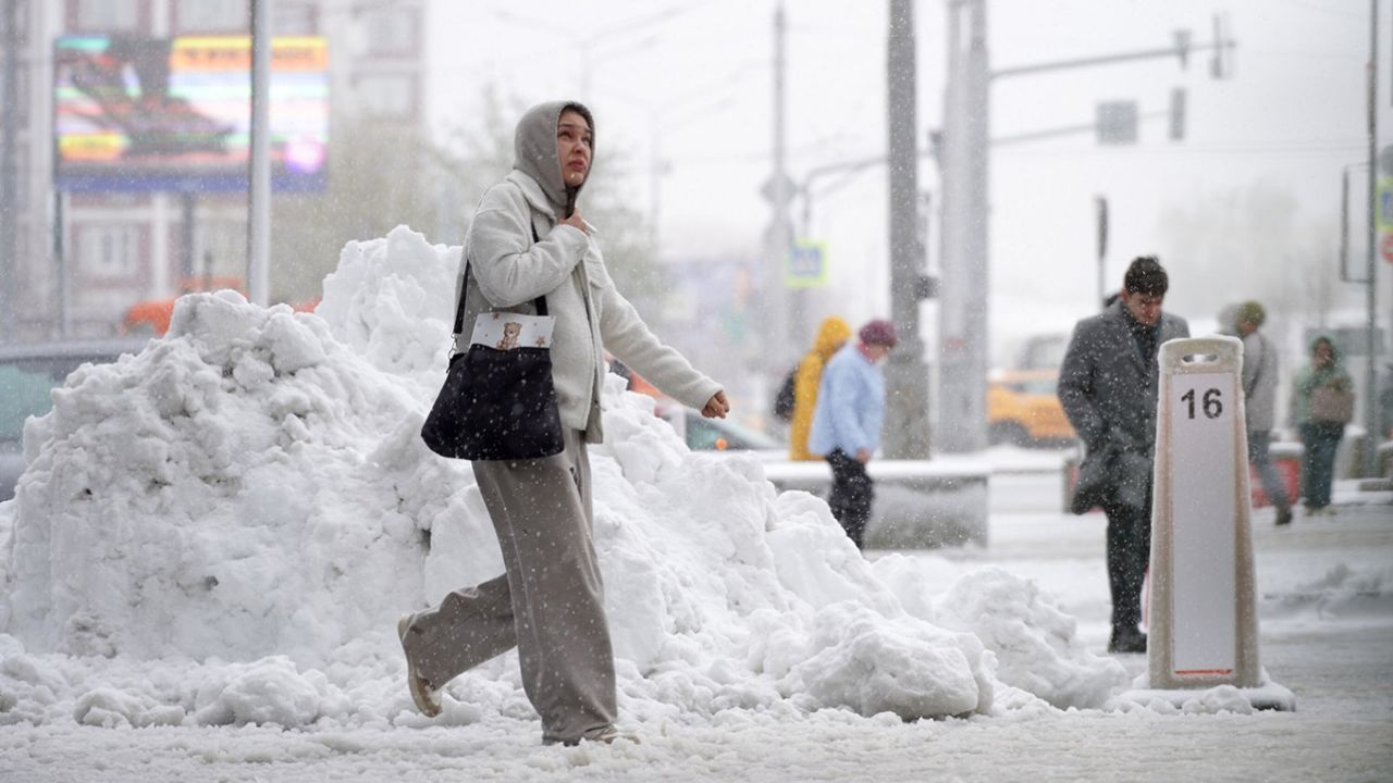 Moscow Hit by Historic Late-April Blizzard Breaking a 146-Year-Old Record