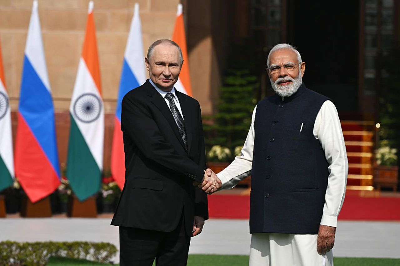 India Teams Up With Russia Amid Hormuz Tension! Oil Supply Secured Until 2030