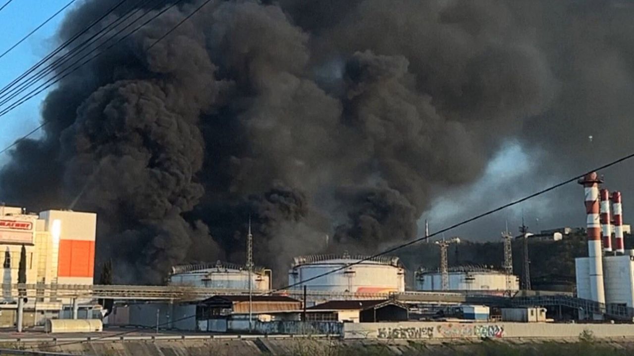 Tuapse Residents Told to Flee After Ukraine Hits Rosneft Refinery for Third Time in April