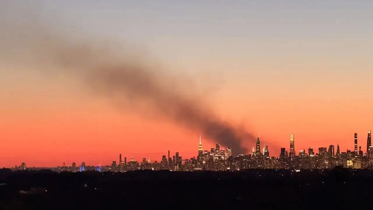 Massive Smoke Cloud Shocks New York; Midtown Fire Erupts Near St. Patrick’s Day Parade