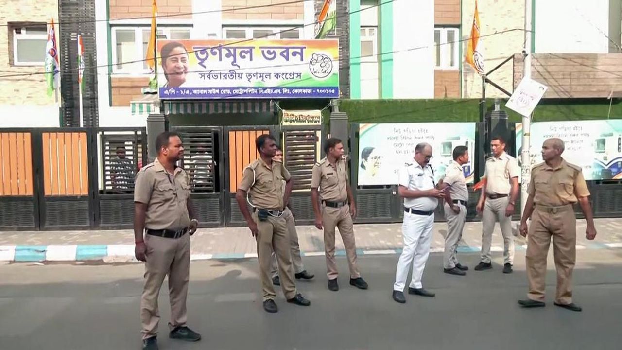 Kolkata Erupts in Violence After Mamata’s Poll Loss; She Refuses to Quit, Calls Verdict a Conspiracy