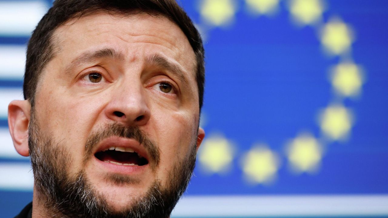 “We Agree With Russia” A Former CIA Analyst Drops a Bombshell on Zelensky