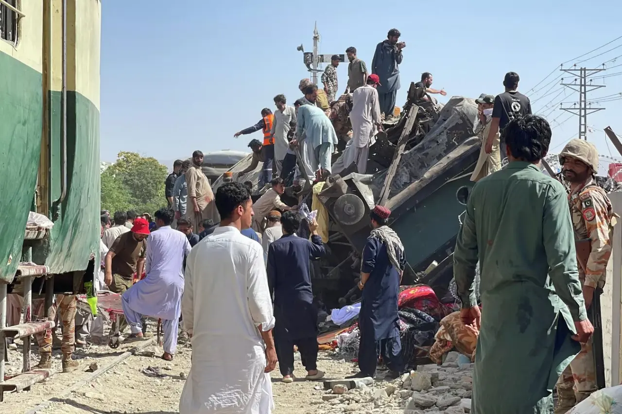 Car Bomb Targets Military Train Near Quetta,16 Soldiers Dead