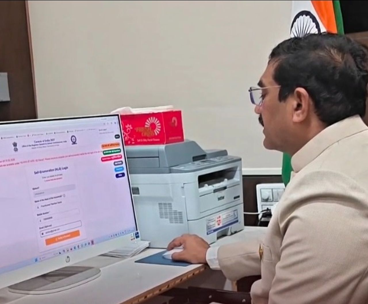 Buldhana Collector Urges Citizens to Complete Digital Self-Enumeration Before May 15 Deadline