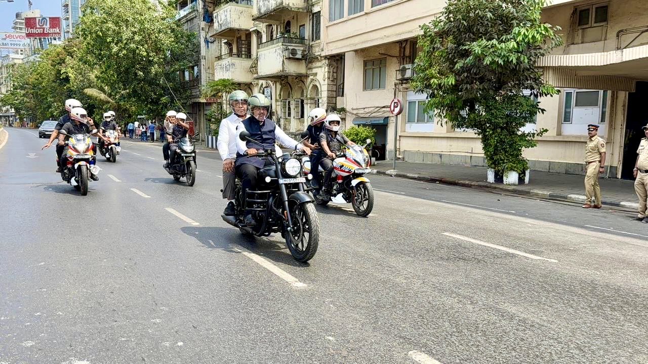 Devendra Fadnavis Ditches His Convoy, Rides a Bullet to Vidhan Bhavan to Back PM Modi’s Fuel-Saving Drive