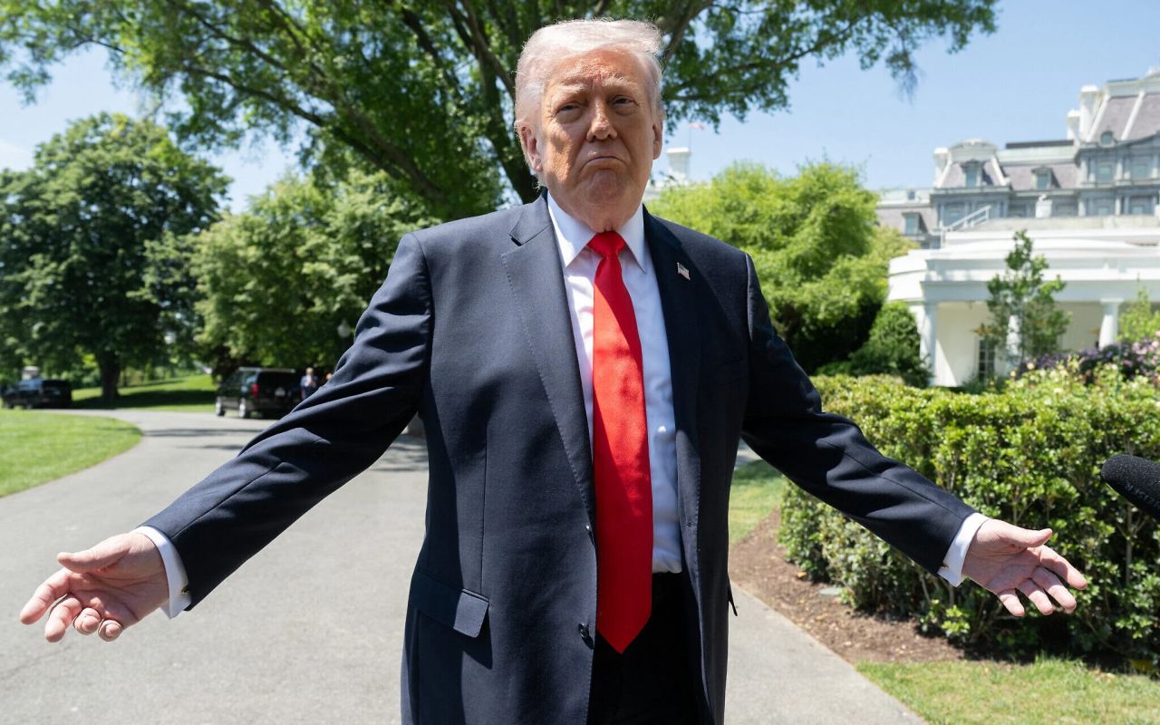Trump Keeps Military Option Open But Says Iran Wants a Deal Badly