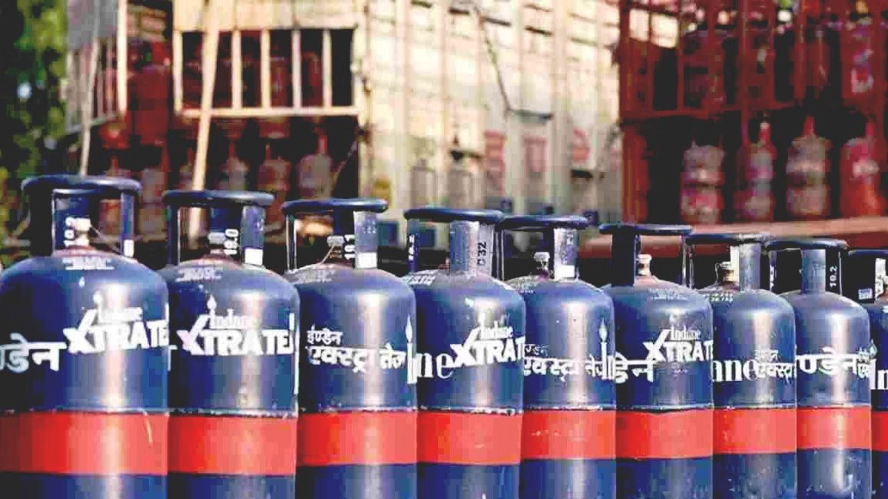Commercial LPG Cylinder Prices Jump ₹993; Hotels, Restaurants Bear the Brunt of Global Energy Crisis