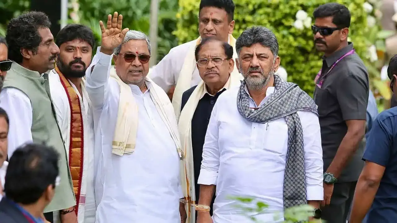 Karnataka’s Political Era Ends — Siddaramaiah Quits, Shivakumar Steps Up
