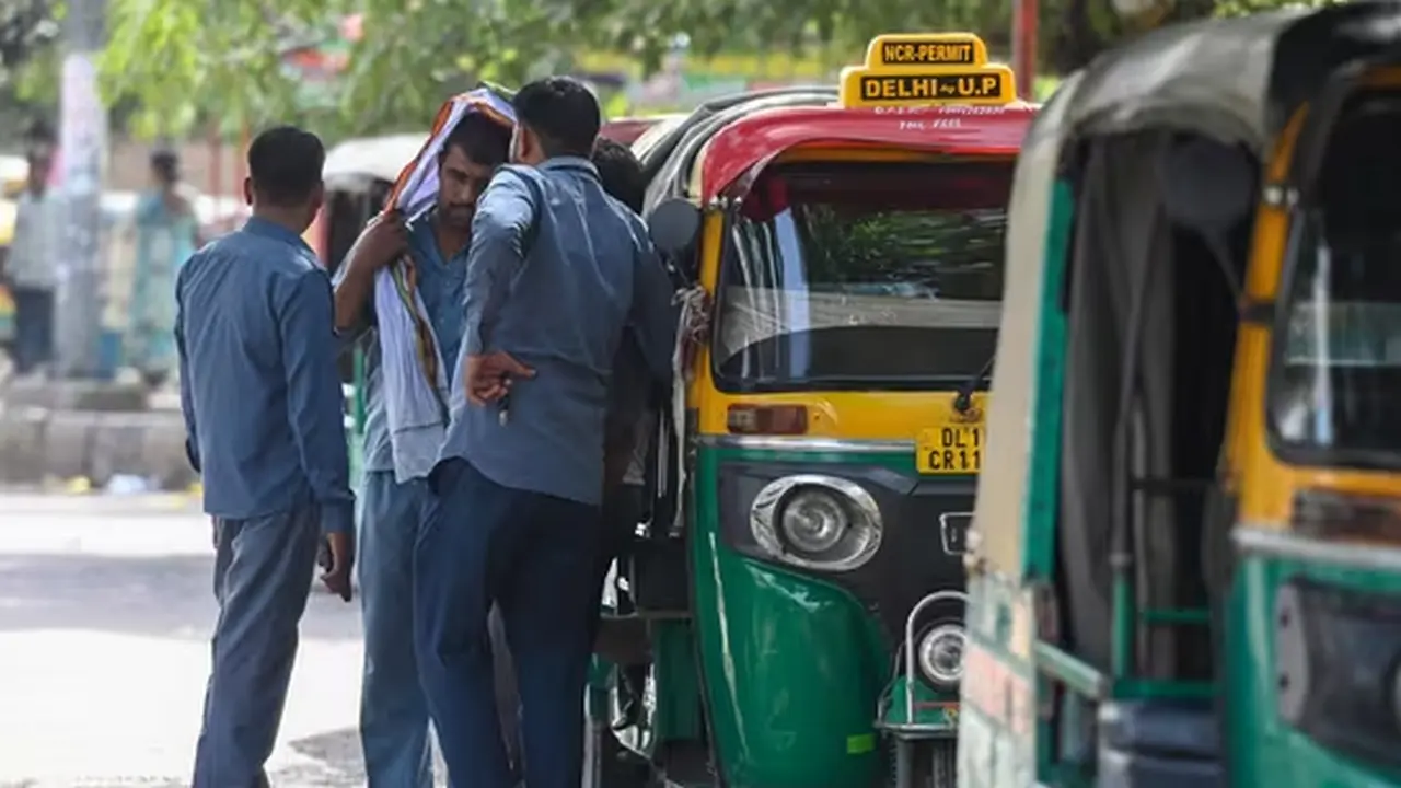 CNG Prices Jump Rs 2 Again, Delhi and Mumbai Commuters Bear the Brunt of the Fourth Hike in Just 15 Days