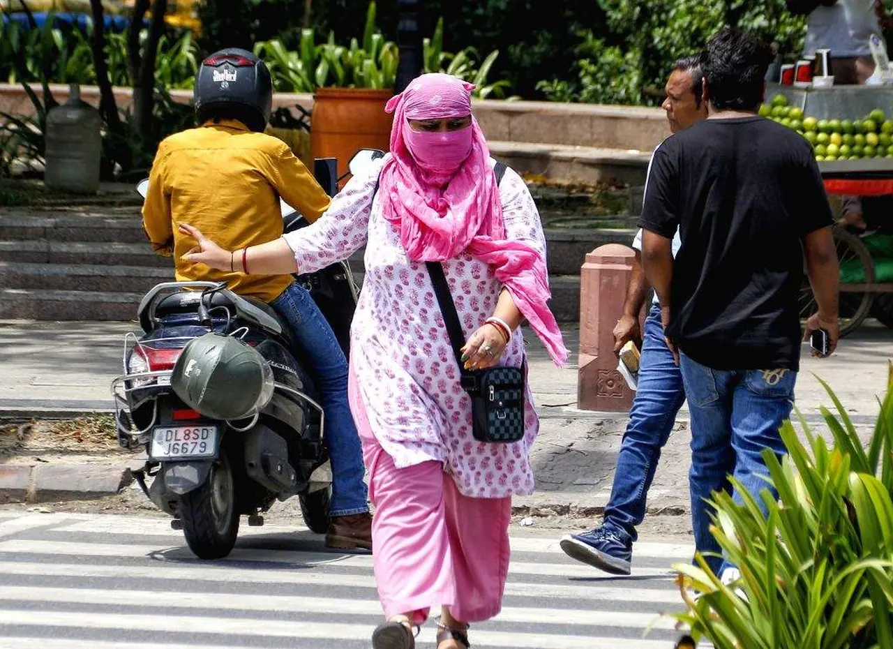 Delhi Bakes in Relentless Heat, IMD Sounds Heatwave Alarm for Coming Days
