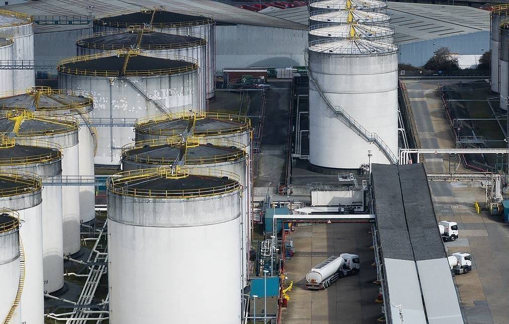 Brent Crude Tumbles Under $86; Lowest Price in Over Three Months
