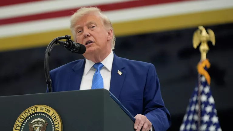 Trump Declares Strait of Hormuz Fully Open, Record Oil Tankers Pass Through