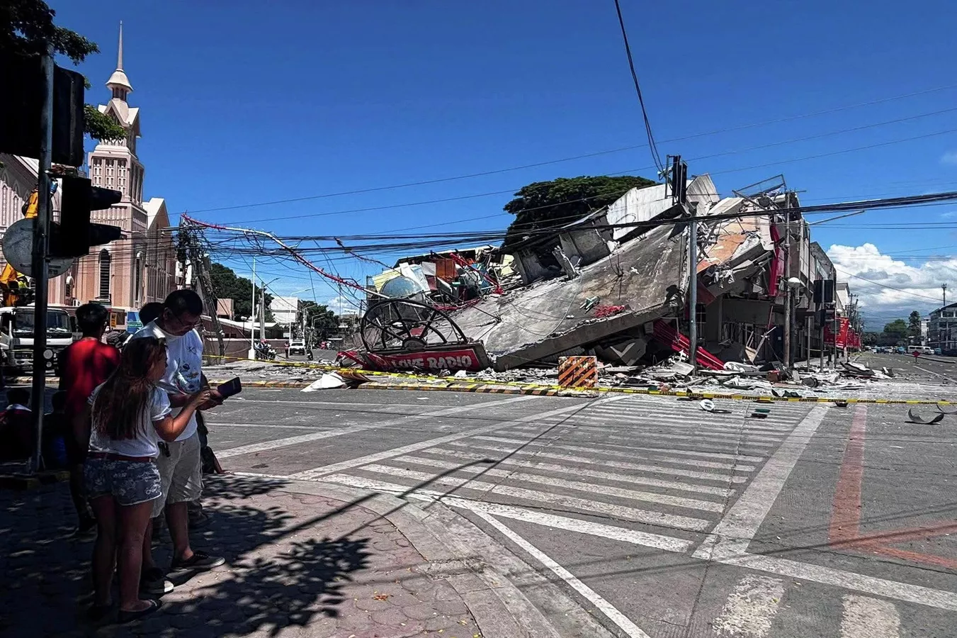 Philippines Earthquake Death Toll Jumps to 37; Over 450 Injured, Four Still Missing