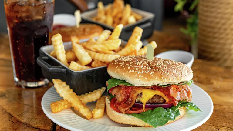 Burgers, Cola and Brain Damage, Scientists Prove Junk Food Wrecks Mental Health