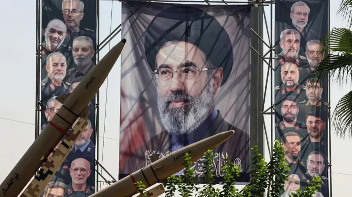 Khamenei Says Enemy Forces Will Not Dare to Enter the Strait of Hormuz and Persian Gulf