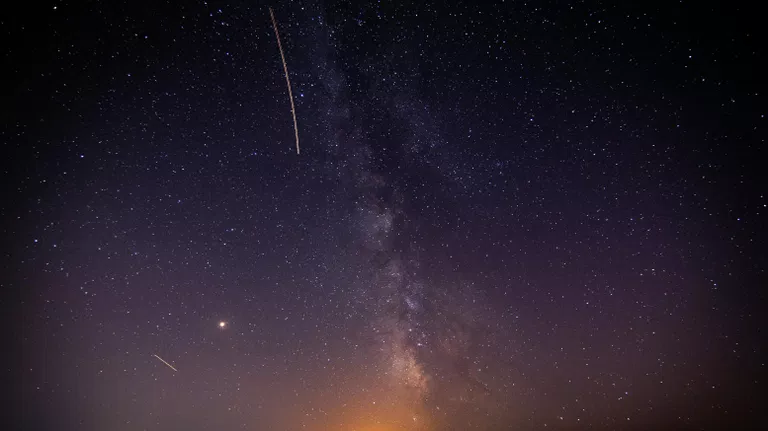Astronomer Reveals Which Meteor Showers Light Up the Sky in October