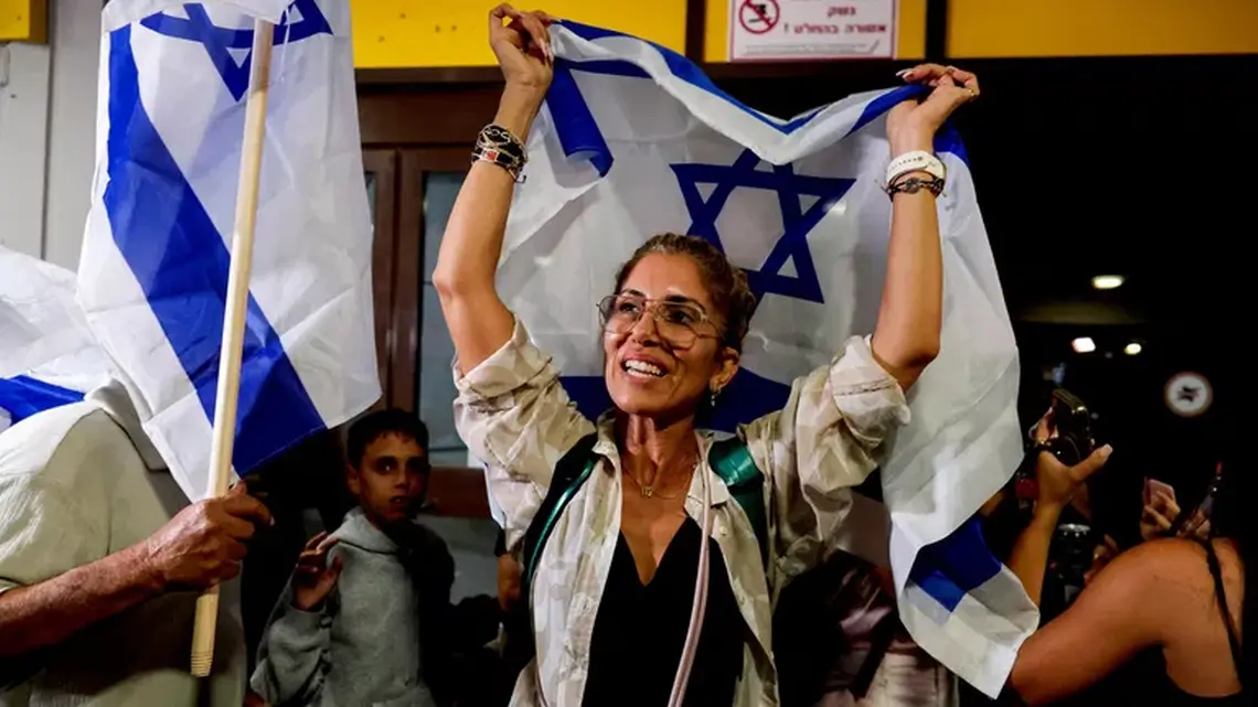 Israel Welcomes Home Flydubai Passengers With Flags, Songs and Dancing