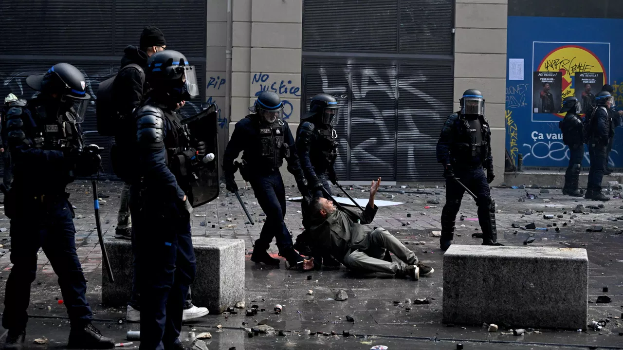 Paris Protests: Police Detain More Than 850 People Amid Street Clashes