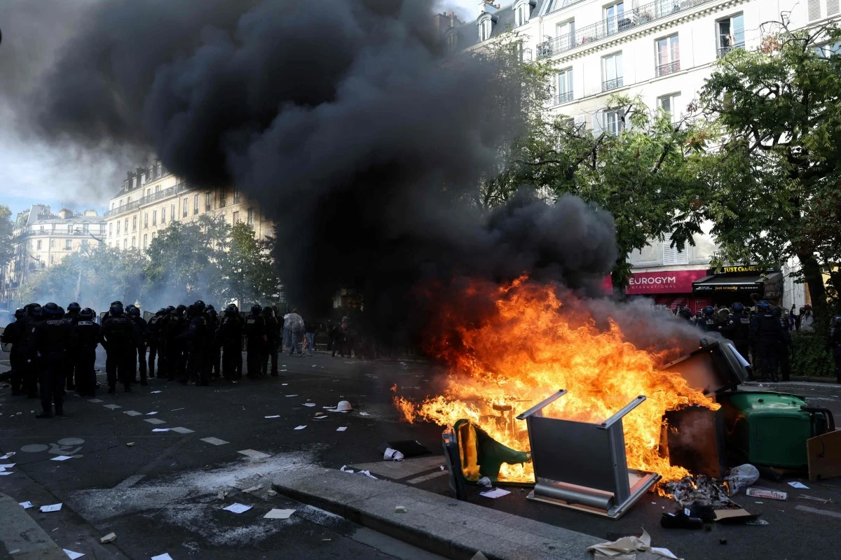 France Student Protests Draw 250,000 in Biggest March Yet